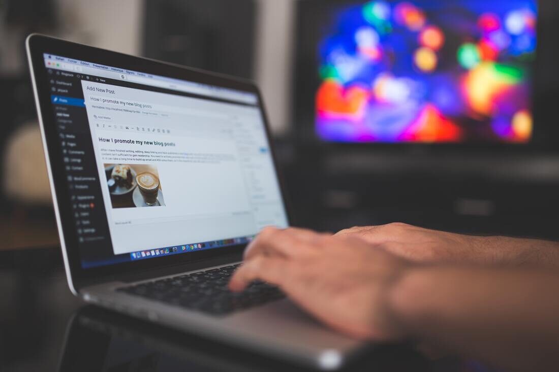 cropped-pexels-pixabay-261662_orig.jpg Person using a laptop